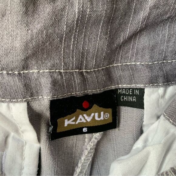 Kavu Chino Shorts Size 6 Gray Pleated Cuffed Hem Mid Rise Logo Summer Women’s - Picture 3 of 8